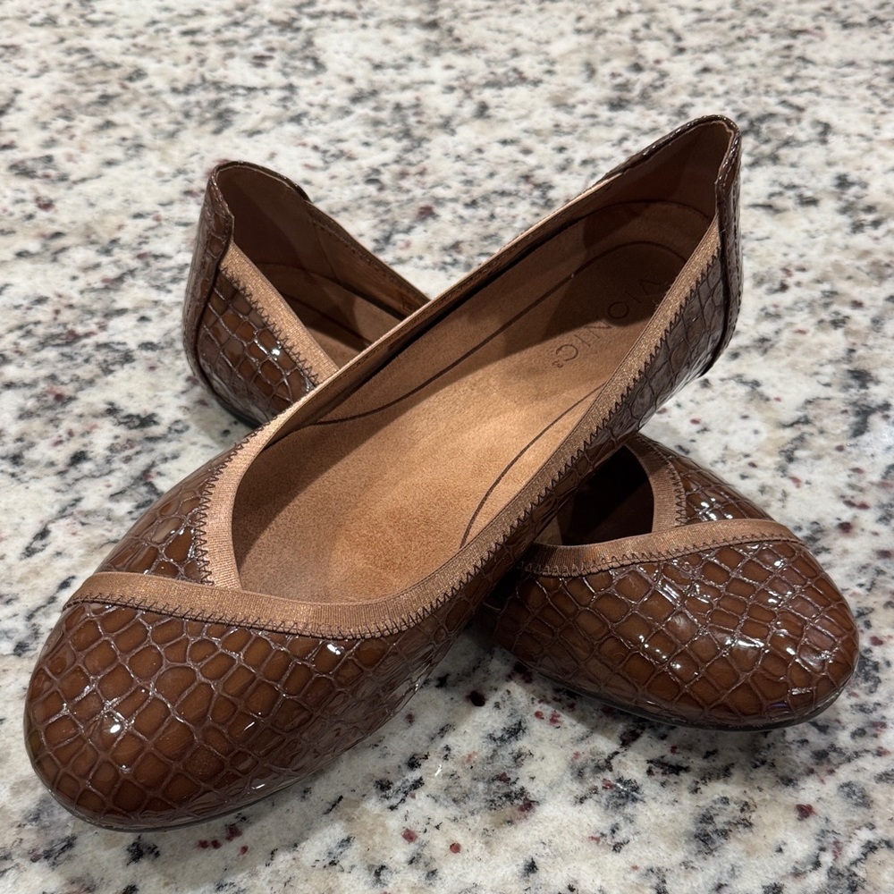 Vionic Sienna Brown Crocodile comfort Ballet Flats size 10